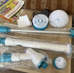 Spring brush cleaner